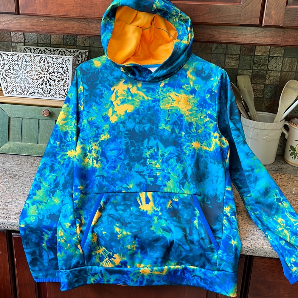 Youth Under Armour fleece lined sweatshirt.